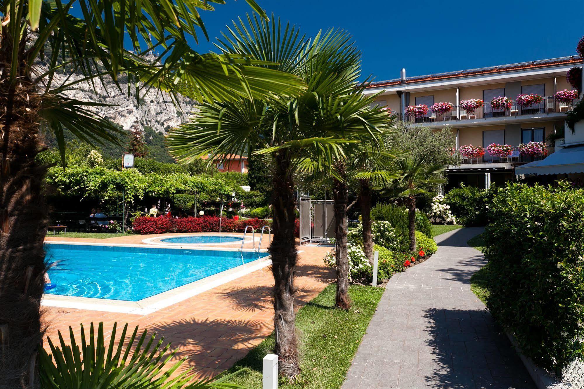 Sporthotel Villa Stella Torbole Sul Garda Exterior foto